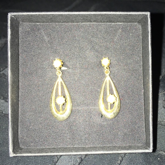 Jewelry - ☀️Vintage earrings☀️